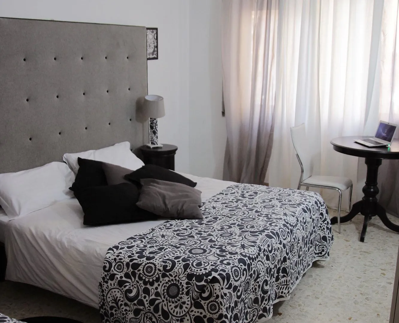 Iron Bridge Accomodation Rome Hotel