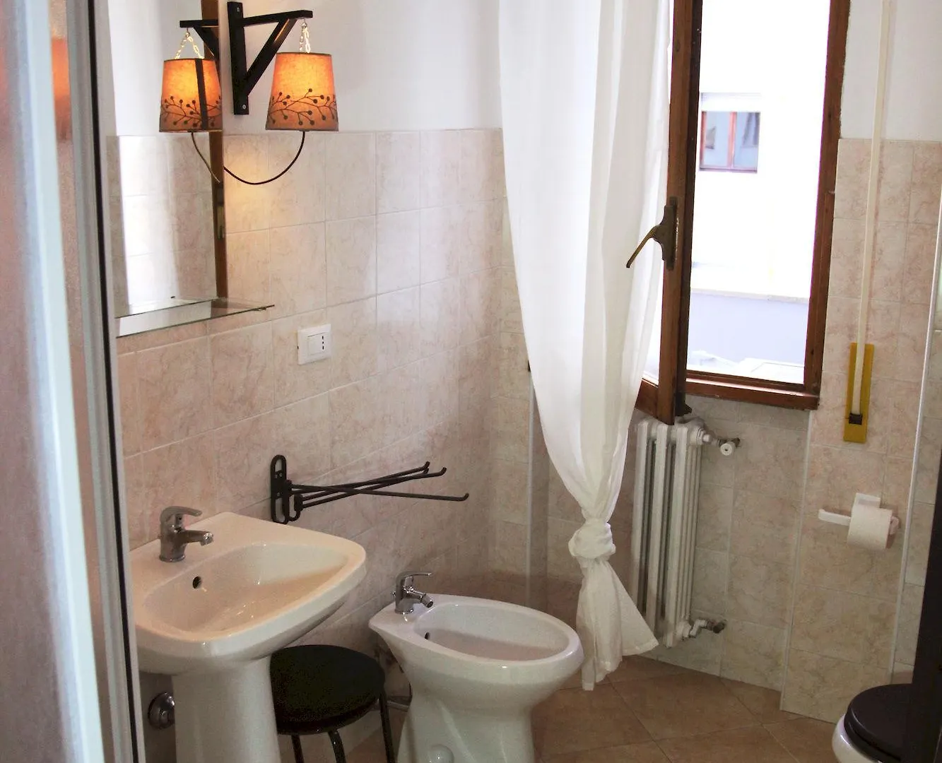 Iron Bridge Accomodation Rome Hotel