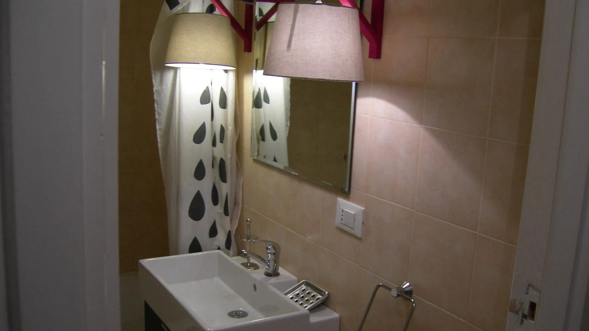 Iron Bridge Accomodation Rome Hotel
